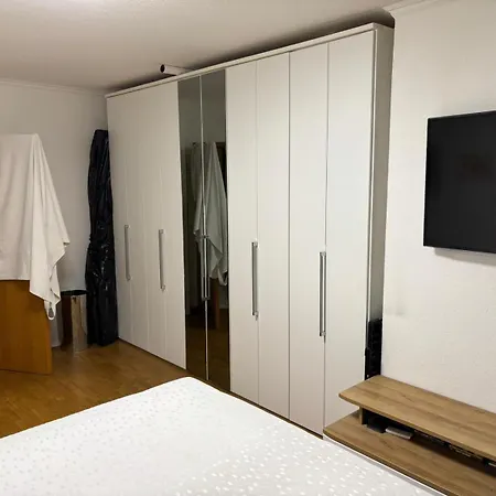Zentrale Naehe Flughafen Und Messe Colonia